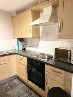BEST PRICE! Huge 1 bed Apartment, City Centre, Single Beds or Super King, Sofabed & FREE SECURE PARKING - 2