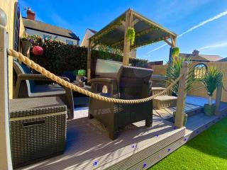 NEW…THE HOTTUB HOUSE BLACKPOOL PLEASURE BEACH - 8