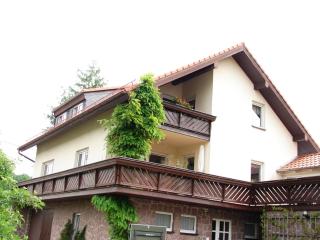Ferienwohnung im DG, Parkplatz vorm Haus, WLAN - Bielatal - 0