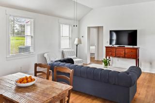 The Farmhouse Inn - Madison - 3