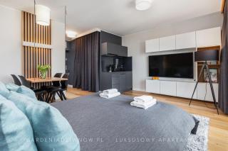 Audrey DeLux Seaview Gardenia Studio - 5