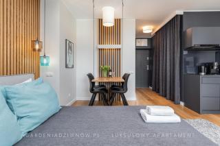 Audrey DeLux Seaview Gardenia Studio - 4