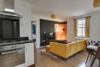 Two Bedroom Coach House - Free Allocated Parking for 2 vehicles - Central Colchester - Colchester - 3