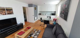 Bright & spacious Double Bedroom with EnSuite and Concierge! Paid parking available - London - 7