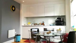 Bright & spacious Double Bedroom with EnSuite and Concierge! Paid parking available - London - 8