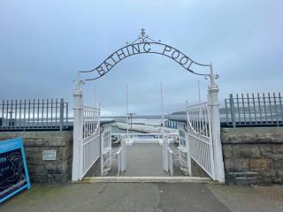 Stunning Seaview Cottage - 9