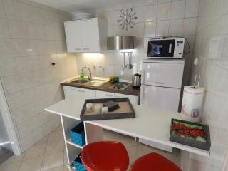 Charming House in Grižane with Enclosed Garden and Mountain View - Grižane - 7