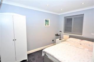 Luxury 5 Bedroom House with Free Parking on Site - Hornchurch - 8