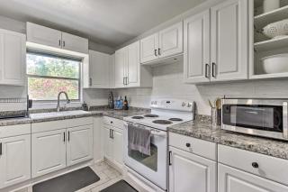 Sun-Soaked Bradenton Home with Screened Porch! - 1