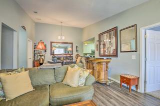 Cheery Condo with Community Pool and Waterslide! - Pine Bluff - 4