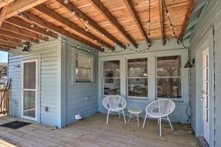 Historic Home with Yard Near St Marys Strip! - San Antonio - 8