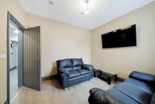 Magee Town House 'Sleeping 8 guests' - 6