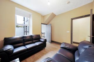 Magee Town House 'Sleeping 8 guests' - 5