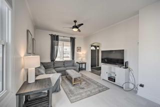 Trendy Superior Home Perfect for Groups! - 0