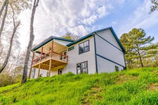 Hardwood Hideaway - 8