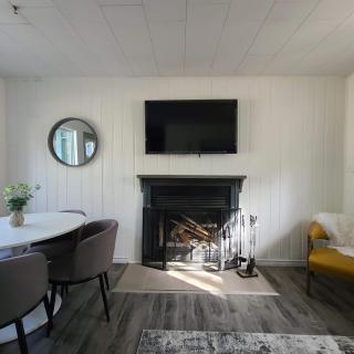 Muskoka Waterfront Retreat - 4