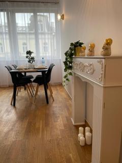 Wiejska 14 - 500m od Sejmu Rzeczypospolitej - 450m do Ambasady USA - Smart TV - WiFi - w pełni wyposażona kuchnia - 8