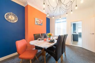 3 Bedroom Adom Home 4 Beds- 5 Mins to Hull Stadium- Close City Centre - 6