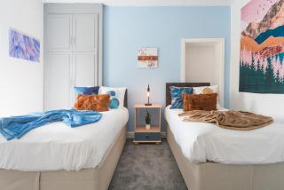 3 Bedroom Adom Home 4 Beds- 5 Mins to Hull Stadium- Close City Centre - Hull - 1