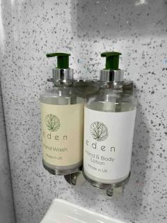 Modern 2 Bed Apartment - 1