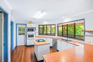 Barnys Rainbow Beach - Rainbow Beach - 7