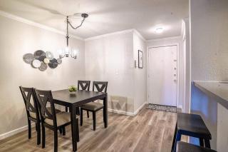 Condo with king bed, walk to Microsoft & park - 4