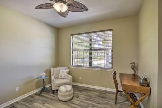 Pool and Lanai Centrally Located Cape Coral Home - Cape Coral - 2