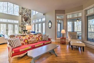Harbor Springs Group Getaway with Spacious Deck - Harbor Springs - 5