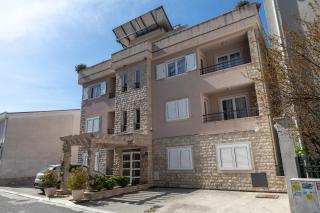 Petrovac Holiday Apartments - Petrovac na Moru - 0
