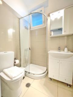 Bright & Cozy Home, 5 mins to Andros Town - Andro - 3