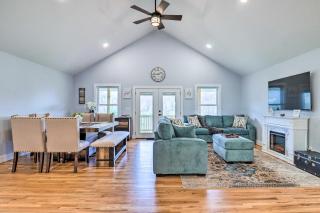 Waynesville Smart Cabin with Hot Tub and Views! - Waynesville - 8