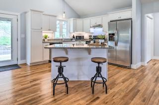 Waynesville Smart Cabin with Hot Tub and Views! - 1