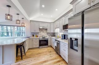 Lakeside Living - 4