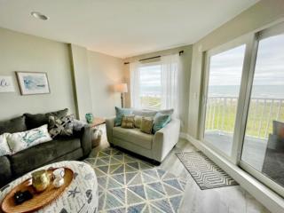Carolina Beach Dreamin - light filled south side END unit, Ocean views from most rooms! Private beach access! condo - Carolina Beach - 3