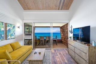 Modern-Rustic Beach Renovation Direct Oceanfront Penthouse - Kahana - 5