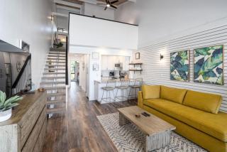 Modern-Rustic Beach Renovation Direct Oceanfront Penthouse - Kahana - 6