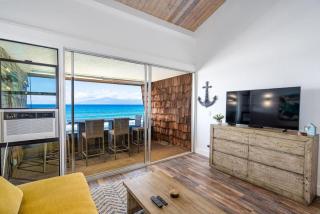 Modern-Rustic Beach Renovation Direct Oceanfront Penthouse - Kahana - 3