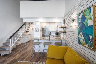Modern-Rustic Beach Renovation Direct Oceanfront Penthouse - Kahana - 1