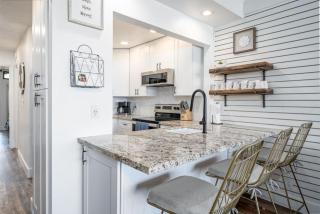 Modern-Rustic Beach Renovation Direct Oceanfront Penthouse - Kahana - 1