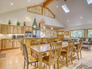 Barlow Trail Lodge - Meredith Lodging - Rhododendron - 1