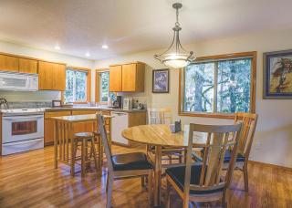 Salmonberry Retreat - Meredith Lodging - Brightwood - 2