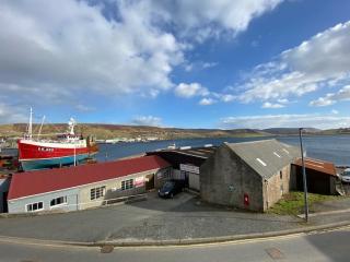 Scalloway, Waterside 2-bed, 2-ensuite apartment, great views - 3