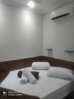 Pousada Quarto Casal com ar,frigobar, garagem - Aparecida - 9