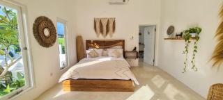 Dolce Blanco - 3BR Pool Villa in Canggu - 3