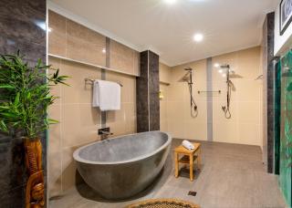 Luxury Penthouse 5 BDR 3 Bath Twin Rain Showers 365 sq mtrs - Port Douglas - 4