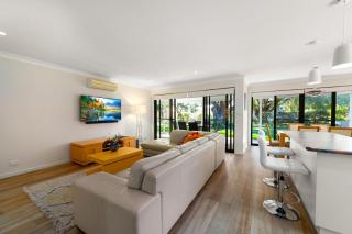 A Homely House 6 Mistral Close - 6