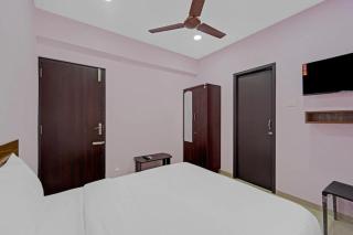 FabHotel Pavis Inn - 3