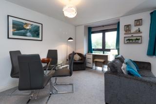 BEST PRICE! Superb city centre apartment, 2 Superkings or 4 singles Smart TV & Sofa bed- FREE SECURE PARKING - 2