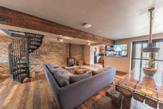 Quirky Retreats - The Barn - Staveley - 0