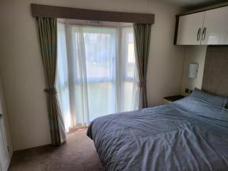 2BR-Sleeps6-Fireplace-Parking-Patio-Seaside - Clacton-on-Sea - 8